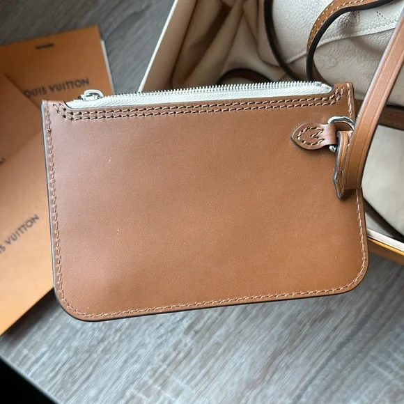 Louis Vuitton Authentic Limited Hina PM in Mahina Crème Shoulder Bag SOLD OUT - Picture 12 of 16